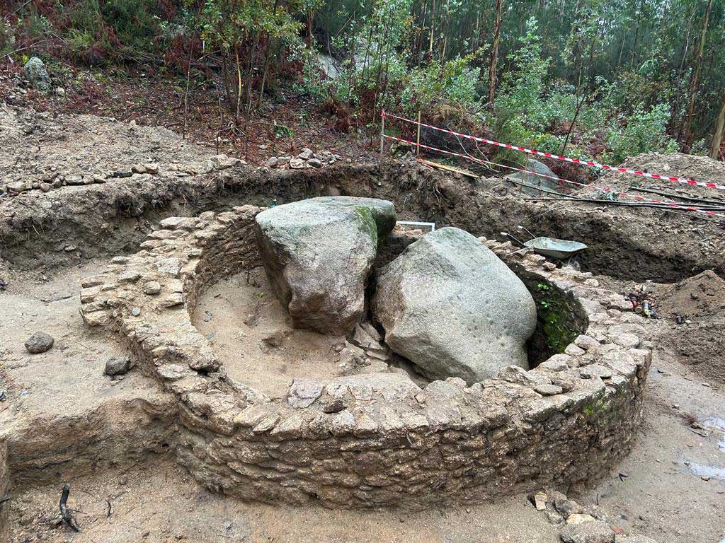 CASTROS SOUTOLOBRE LOU4